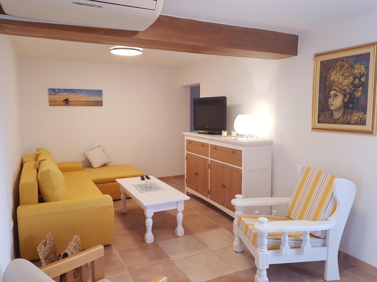 Apartments Summer Touch Петркане Екстериор снимка
